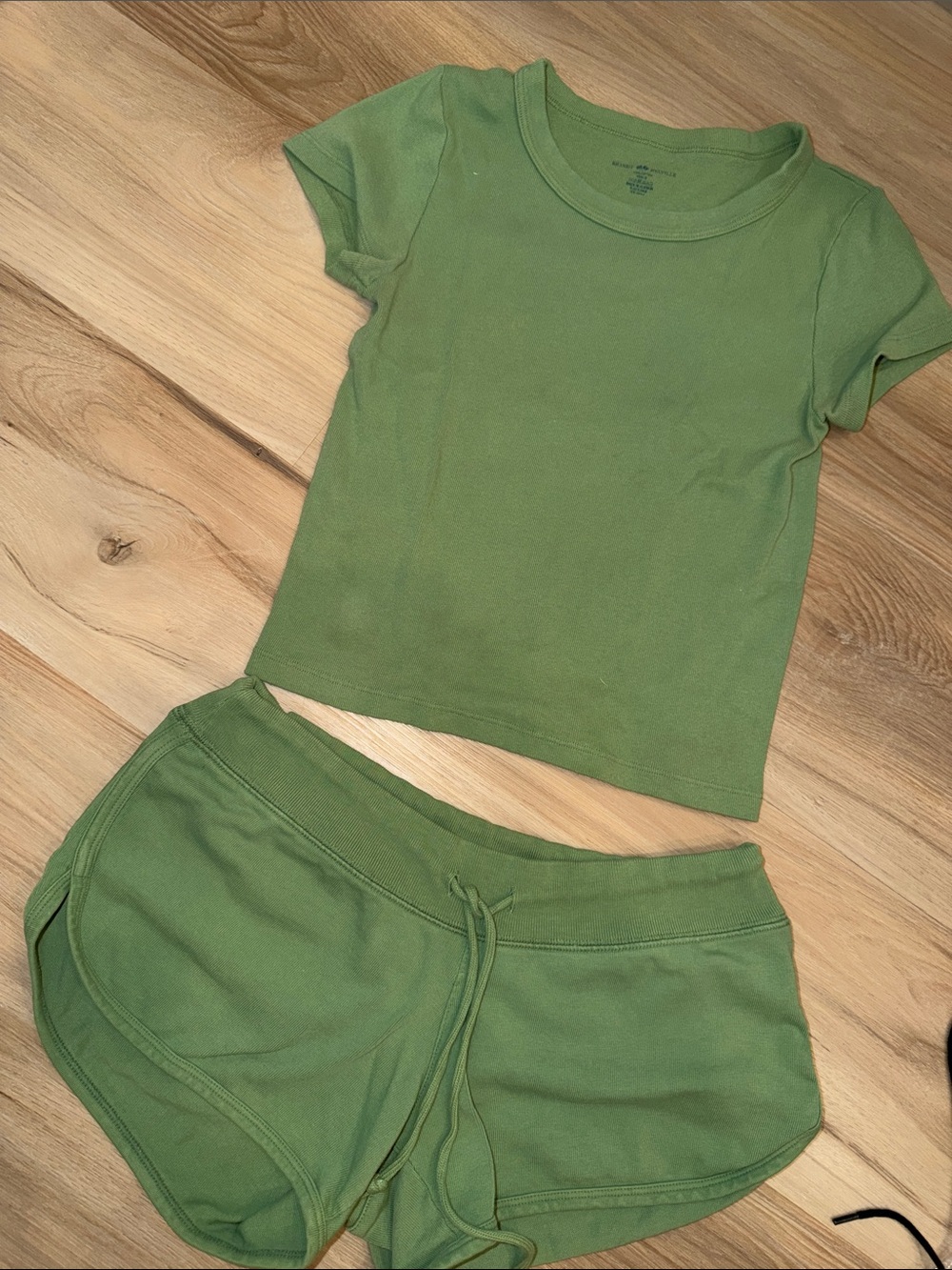 Brandy Melville Green Cotton Tee & Shorts Set xs like new worn once - Picture 3 of 9
